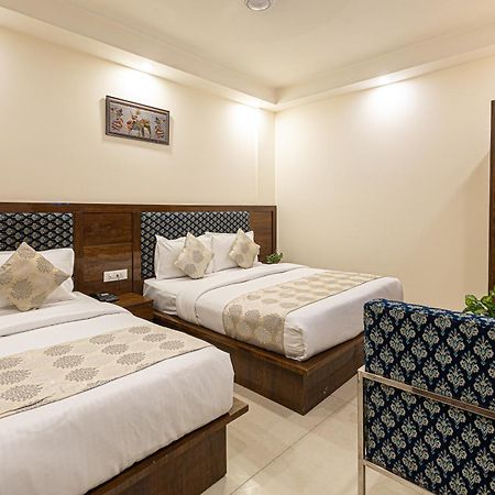 Hotel Emblem Suites- Near Delhi Airport Ню Делхи Екстериор снимка