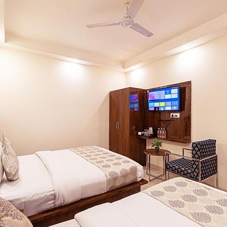 Hotel Emblem Suites- Near Delhi Airport Ню Делхи Екстериор снимка