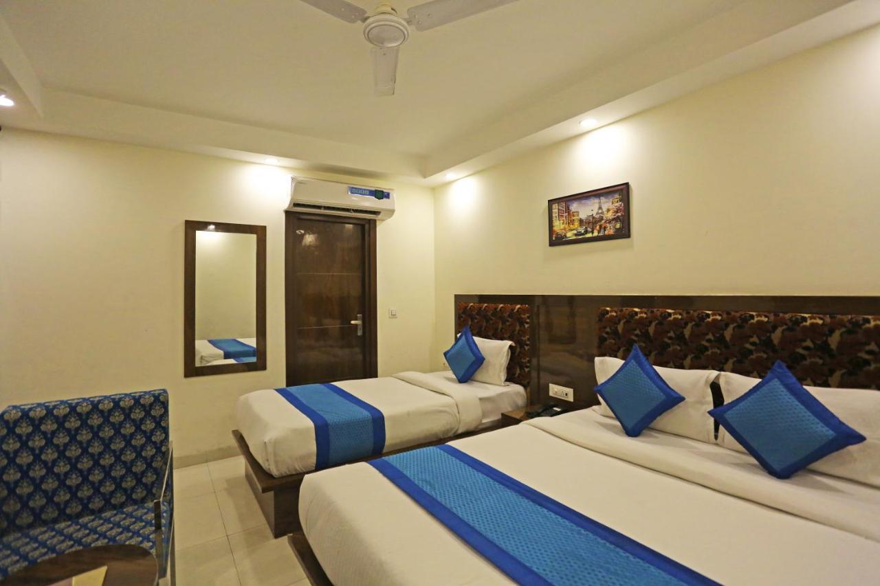 Hotel Emblem Suites- Near Delhi Airport Ню Делхи Екстериор снимка