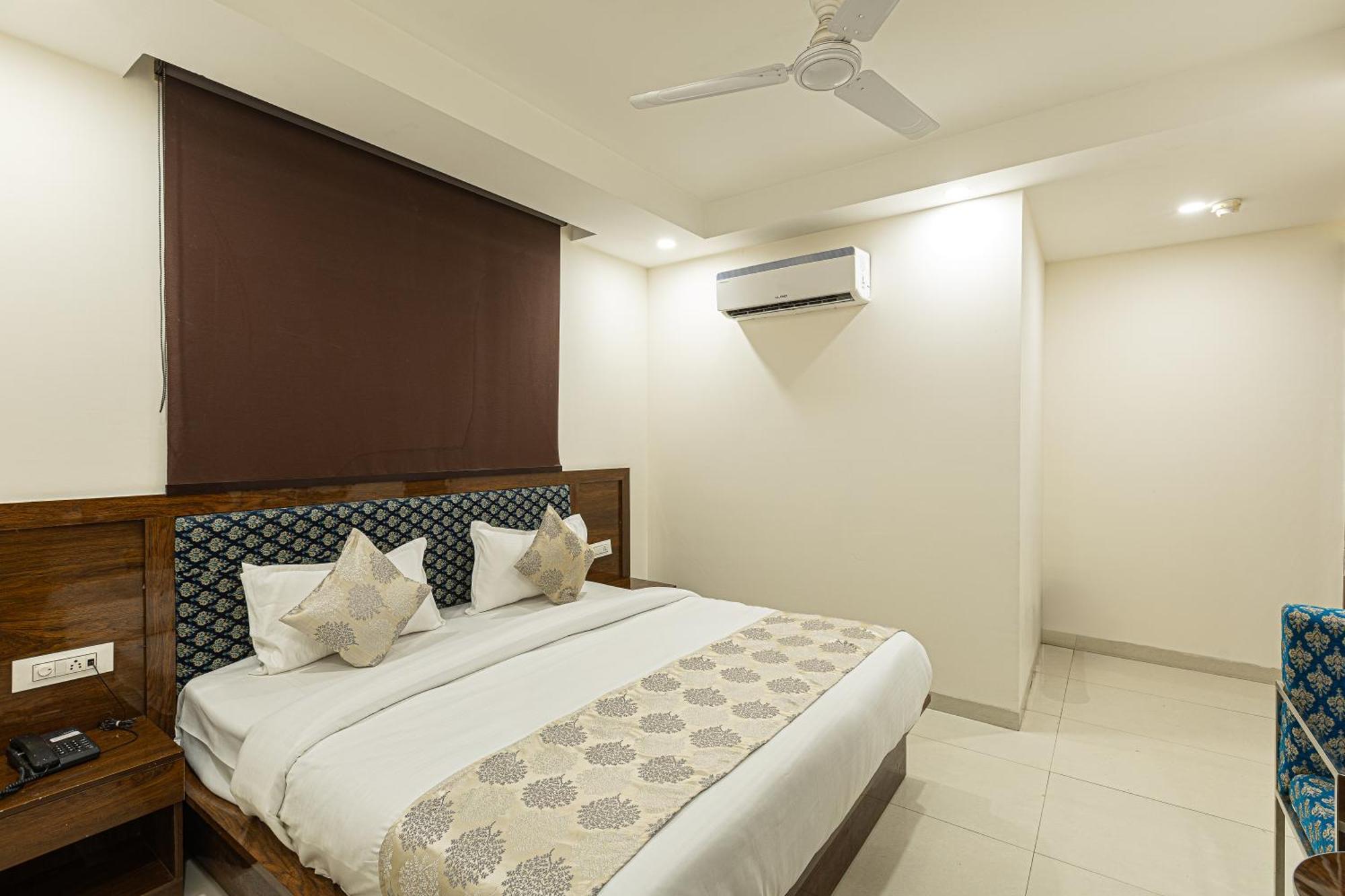 Hotel Emblem Suites- Near Delhi Airport Ню Делхи Екстериор снимка