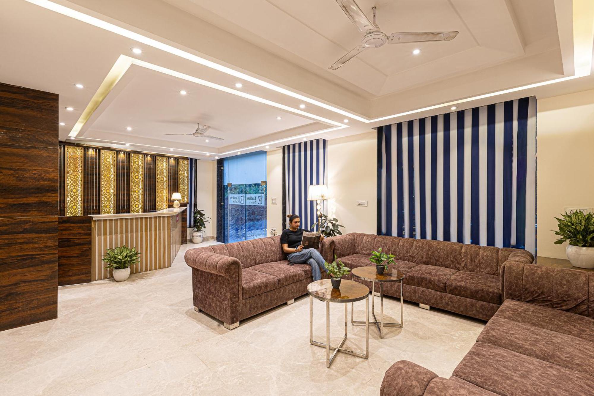 Hotel Emblem Suites- Near Delhi Airport Ню Делхи Екстериор снимка